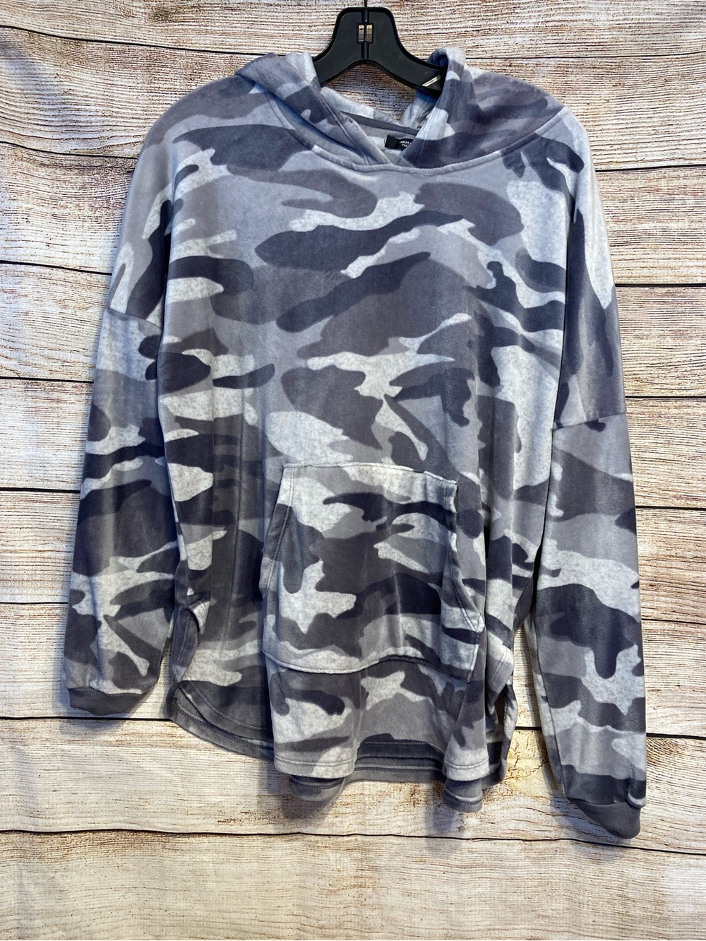 Simply Vera Vera Wang velour camo sweatshirt-Ladies Large